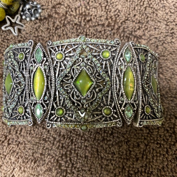 🐝 2/$10 Two pretty fashion bracelets - Picture 1 of 4